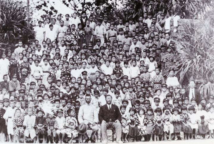硫黄島の小学校の全校児童。1931年頃