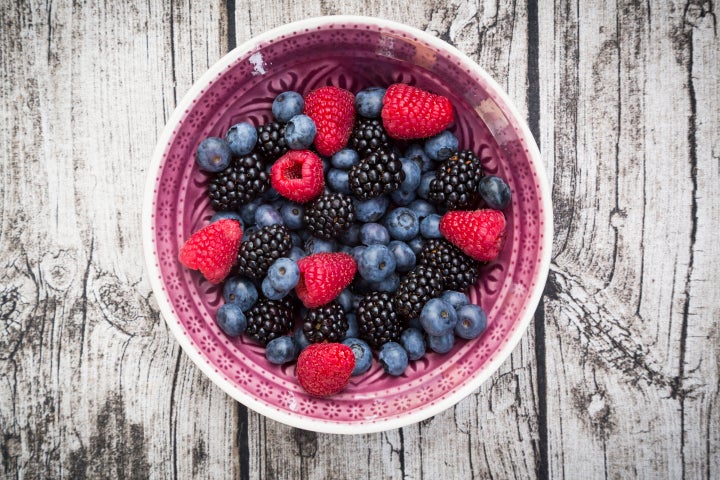 Beeren sind eine süße Leckerei, die Ihren Blutzuckerspiegel wahrscheinlich nicht in die Höhe treibt.