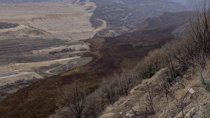 Άποψη της περιοχής μετά από μια μεγάλη κατολίσθηση που έπληξε μια τεράστια περιοχή γύρω από το ορυχείο χρυσού στην περιοχή Ilic του Erzincan, στην Τουρκία, στις 13 Φεβρουαρίου 2024.
