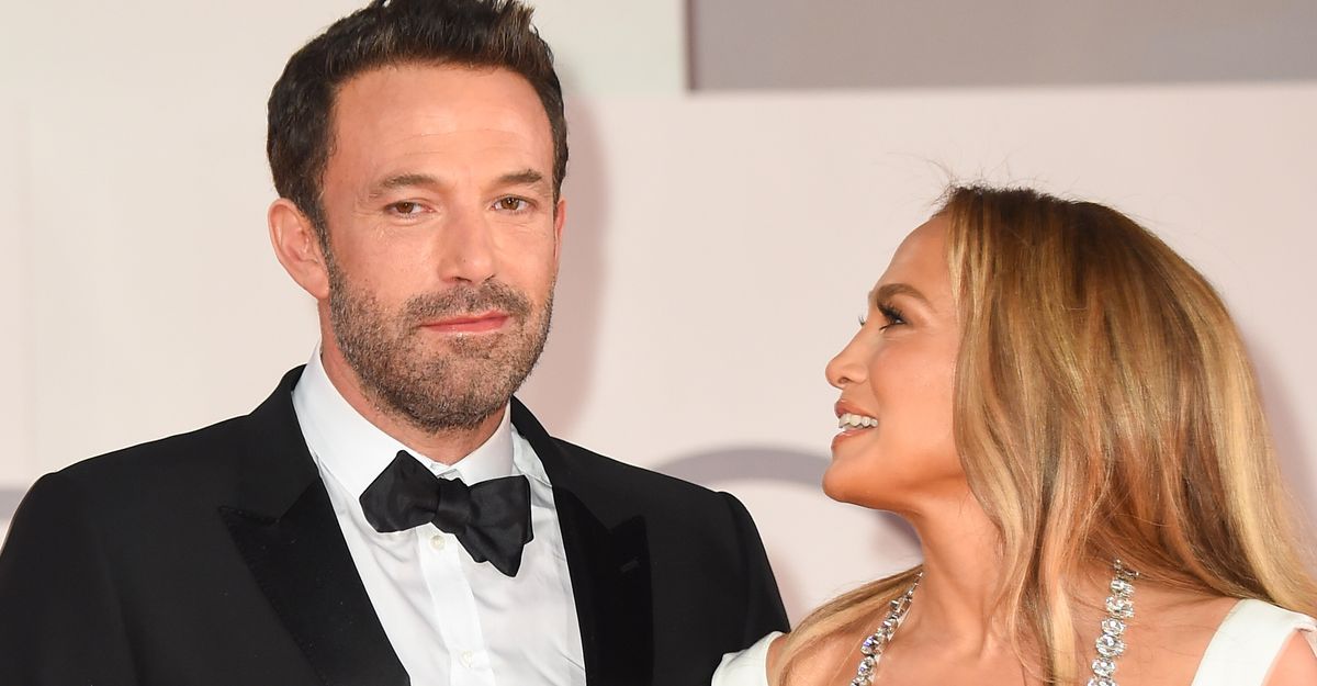 Image for article Ben Affleck Reportedly Hurt When He Caught J.Lo Casually Sharing His Love Letters  HuffPost
