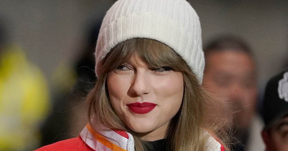 Taylor Swift Donates $100,000 After Super Bowl Parade Shooting: 'My Deepest Sympathies'