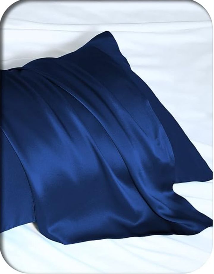 The organic silk pillowcase in royal blue.