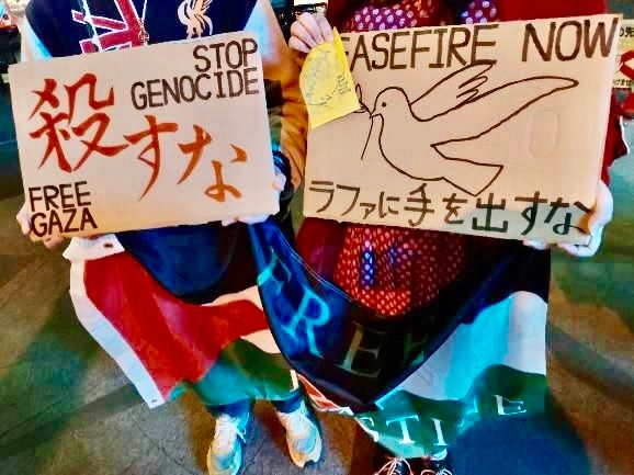 愛媛県内で行われた抗議デモの参加者たち