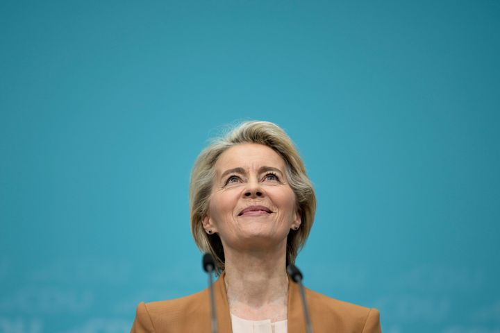 19 Φεβρουαρίου 2024 Η Ούρσουλα φον ντερ Λάιεν την ώρα που ανακοινώνεται από τον επικεφαλής του γερμανικού Χριστιανοδημοκρατικού Κόμματος CDU η στήριξη της για την υποψηφιότητά της για μια δεύτερη θητεία στην Κομισιόν.