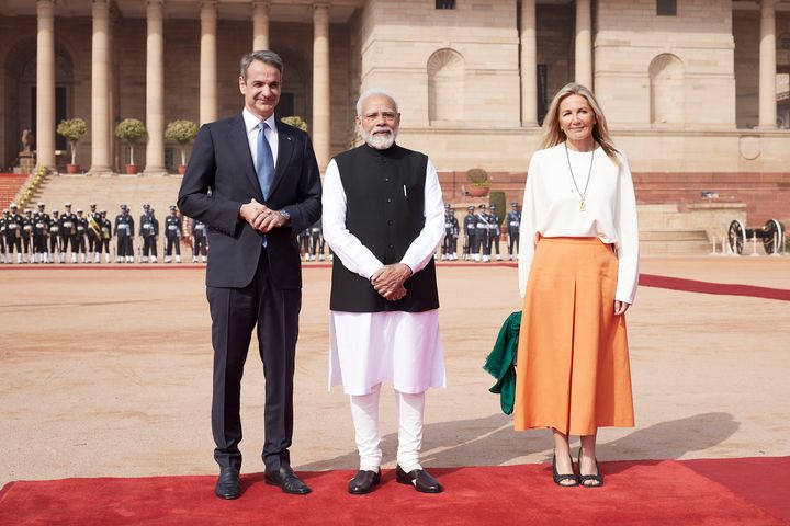 Τον Κυριάκο Μητσοτάκη και τη σύζυγο του Μαρέβα τους υποδέχθηκε ο Ινδός Πρωθυπουργός, Ναρέντρα Μόντι