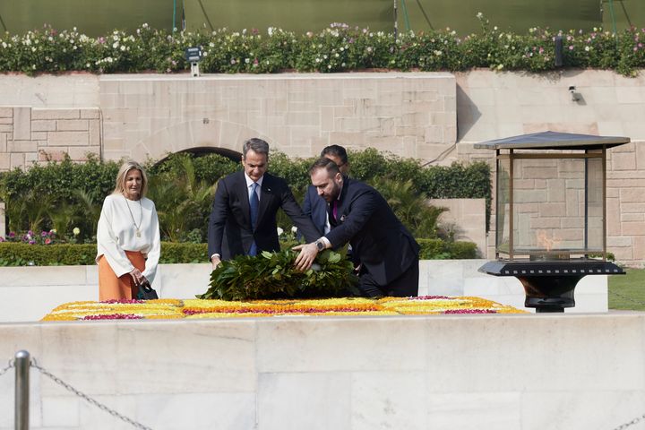 Ο Πρωθυπουργός καταθέτει στεφάνι στο μνημείο του Μαχάτμα Γκάντι
