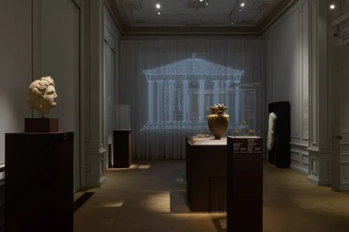 Άποψη της έκθεσης «Χαιρώνεια, 2 Αυγούστου 338 π.Χ.: Μια μέρα που άλλαξε τον κόσμο» του Μουσείου Κυκλαδικής Τέχνης. 