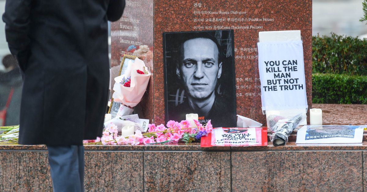 La mère d’Alexei Navalny dit avoir vu son corps et refuse un enterrement secret