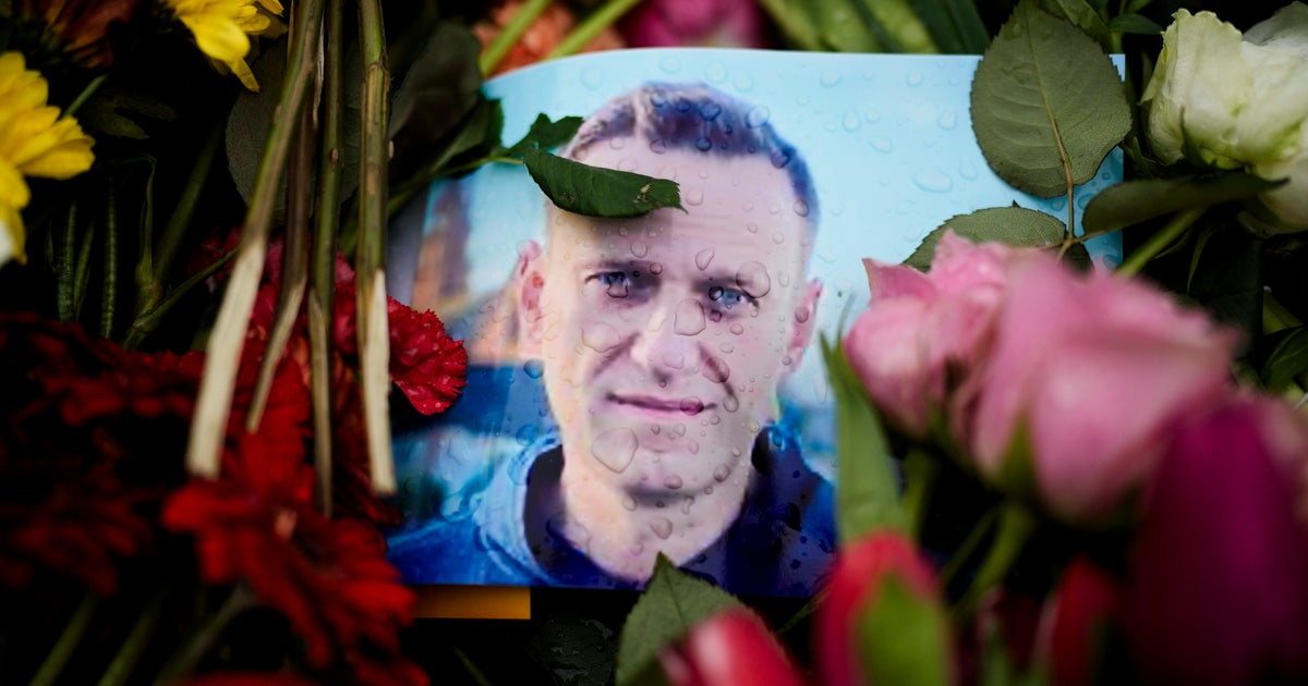 Body Of Russian Opposition Leader Alexei Navalny Has Been Handed Over To His Mother, Aide Says Body Of Russian Opposition Leader Alexei Navalny Has Been Handed Over To His Mother, Aide Says