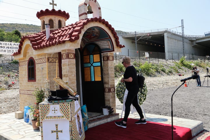 Τρισάγιο στην μνήμη των θυμάτων από τον Οικουμενικό Πατριάρχη Βαρθολομαίο στον τόπο του πολύνεκρου σιδηροδρομικού δυστυχήματος των Τεμπών, Παρασκευή 23 Ιουνίου 2023. (ΛΕΩΝΙΔΑΣ ΤΖΕΚΑΣ/EUROKINISSI)