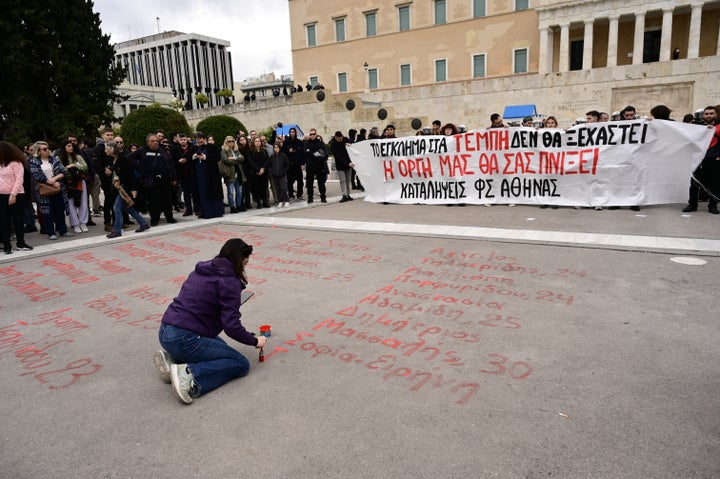 Απεργιακή συγκέντρωση πρωτοβαθμιων σωματείων, αριστερών οργανώσεων, συλλογικοτήτων και φοιτητικών συλλόγων στα πλαίσια της 24ωρης απεργίας της ΑΔΕΔΥ στην πλατεία Κλαυθμώνος, Τετάρτη 28 Φεβρουαρίου 2024. Οι εργαζόμενοι ζητούν αυξήσεις των μισθών, τη λήψη αποτελεσματικών μέτρων για την αντιμετώπιση της ακρίβειας, την πάταξη της αισχροκέρδειας και την επαναφορά των Συλλογικών Συμβάσεων Εργασίας, καθώς επίσης και να λογοδοτήσουν οι υπεύθυνοι για το σιδηροδρομικό δυστύχημα των Τεμπών. (ΜΙΧΑΛΗΣ ΚΑΡΑΓΙΑΝΝΗΣ/EUROKINISSI) (ΜΙΧΑΛΗΣ ΚΑΡΑΓΙΑΝΝΗΣ/EUROKINISSI)