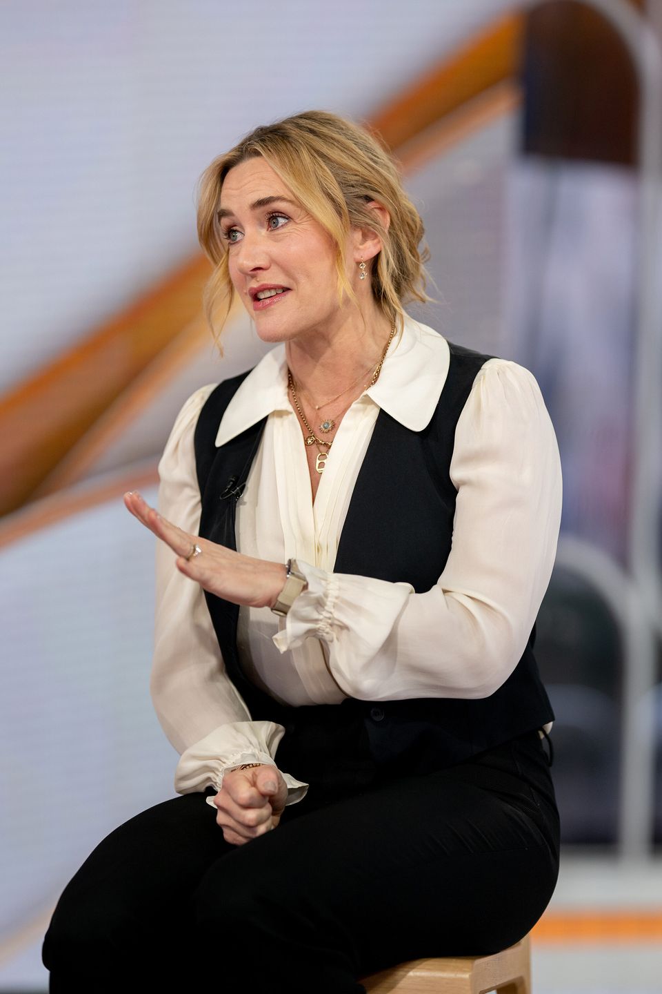 Kate Winslet Gets Graphic As She Reflects On Filming Peeing Scene |  HuffPost UK Entertainment