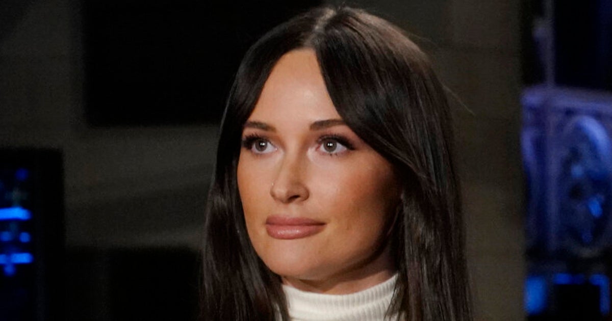 Kacey Musgraves' Wardrobe Malfunction On 'SNL' Is Almost Too Small To See