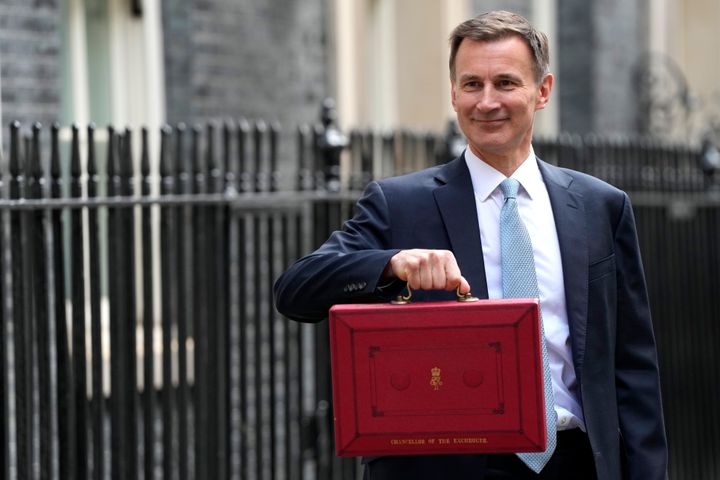 Chancellor Jeremy Hunt is facing some heat for making jokes at Davey and Starmer's expense
