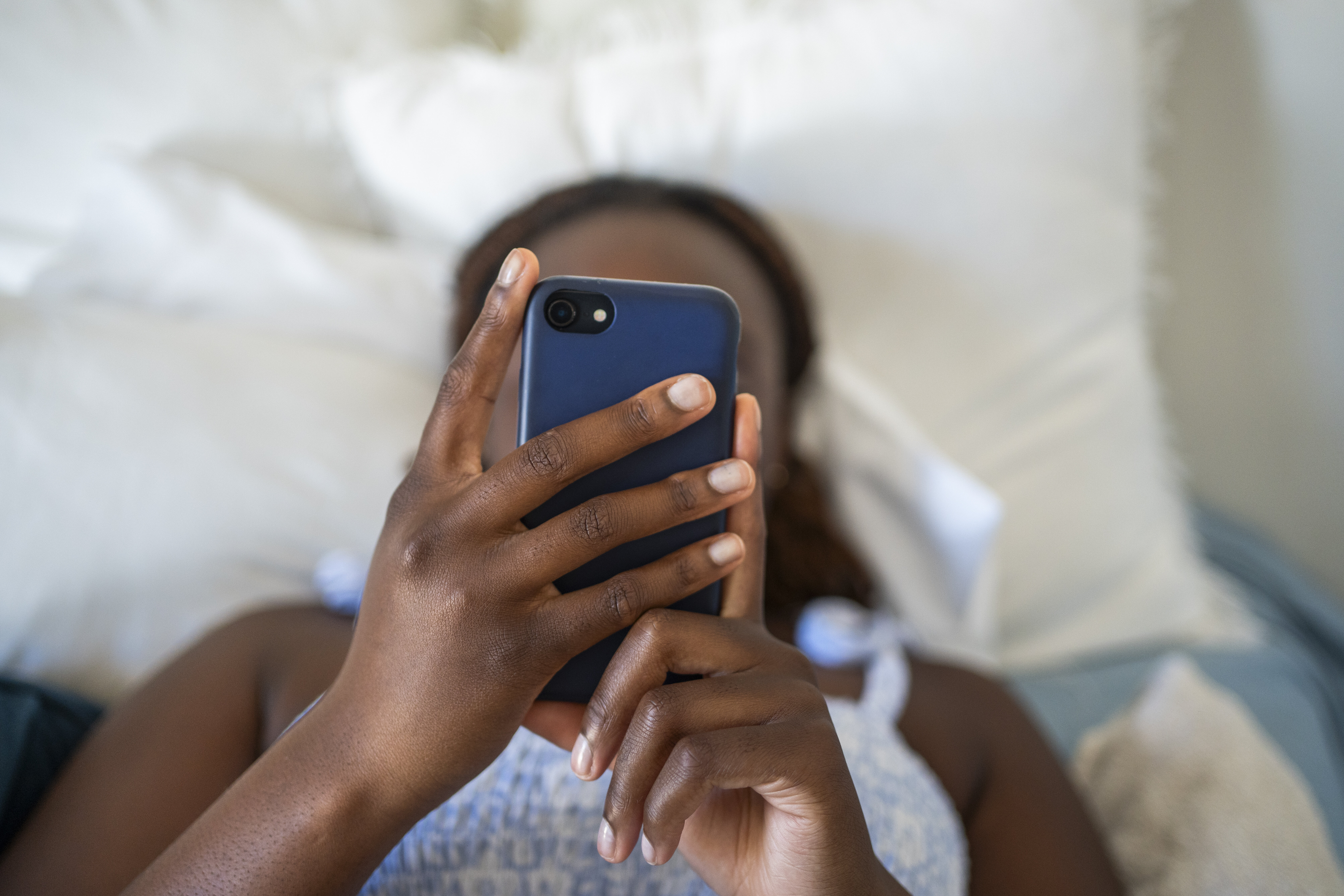 This Is Why You Can't Stop Picking Up Your Phone | HuffPost UK Life