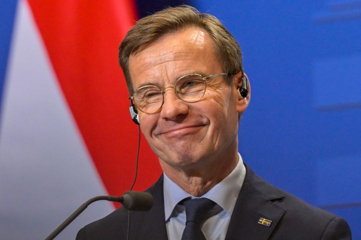 Ο πρωθυπουργός της Σουηδίας Ulf Kristersson χαμογελά κατά τη διάρκεια συνέντευξης Τύπου στη Βουδαπέστη, Ουγγαρία, 23 Φεβρουαρίου 2024. 