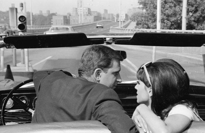 Ann Marie (Marlo Thomas) and Donald (Ted Bessell) in the 1965 pilot episode of "That Girl," "What's in a Name?" The sitcom ran on ABC for five seasons.