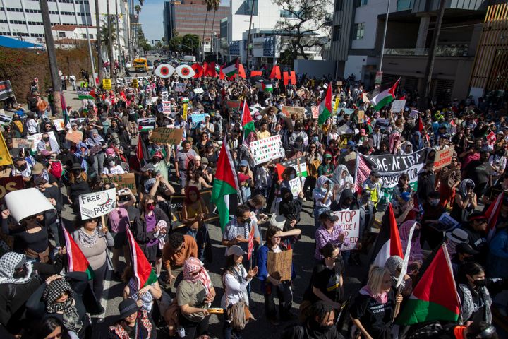 第96回アカデミー賞授賞式の会場ドルビー・シアターの近くでパレスチナに連帯し、攻撃に抗議するデモが開かれた（2024年3月10日）
