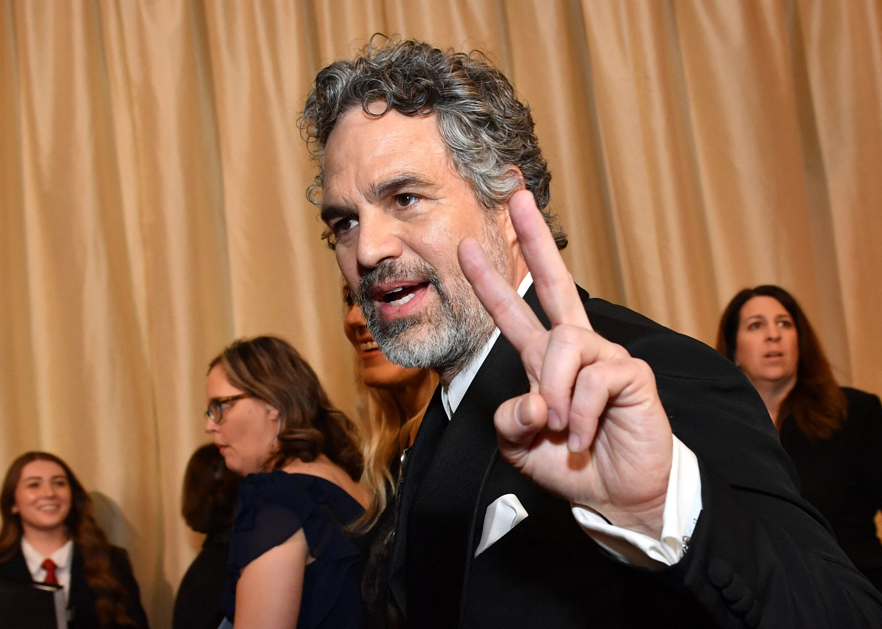 The Meaning Behind Mark Ruffalo's Oscars Heart Gesture | HuffPost UK ...