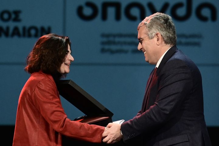Η Μάνια Παπαδημητρίου παραλαμβάνει το βραβείο της