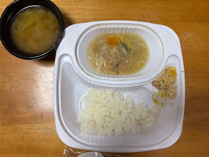 3月12日の炊き出し。野菜のあんかけ風、ナムル、コメ、スープ
