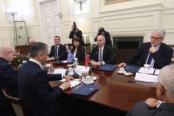 Φωτογραφία αρχείου: Συνάντηση των υπουργών Μετανάστευσης και Ασύλου Δημήτρη Καιρίδη του υπουργού Προστασίας του Πολίτη Γιάννη Οικονόμου και του υπουργού Ναυτιλίας και Νησιωτικής Πολιτικής Χρήστου Στυλιανίδη με τον υπουργό Εσωτερικών της Τουρκίας Ali Yerlikaya, Πέμπτη 7 Δεκεμβρίου 2023. (ΓΙΑΝΝΗΣ ΠΑΝΑΓΟΠΟΥΛΟΣ/EUROKINISSI)