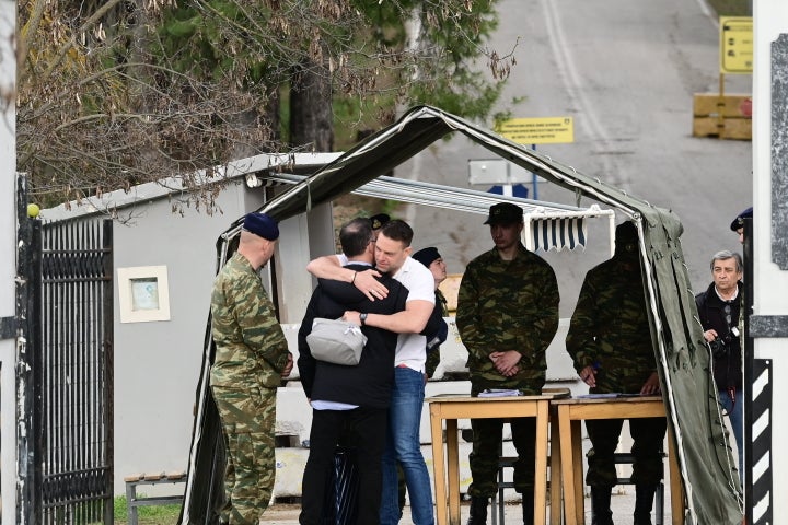 Στο Κέντρο Εκπαίδευσης Πυροβολικού (ΚΕΠΒ) Θήβας παρουσιάστηκε ο πρόεδρος του ΣΥΡΙΖΑ - Προοδευτική Συμμαχία Στέφανος Κασσελάκης για να εκπληρώσει την στρατιωτική του θητεία, Παρασκευή 15 Μαρτίου 2024. Ο Στέφανος Κασσελάκης υπηρέτησε στον ελληνικό στρατό ως απόδημος και η στρατιωτική του θητεία είχε διάρκεια 20 ημερών και συμπεριλάμβανε τις βασικές γνώσεις ενός στρατιώτη. (ΜΙΧΑΛΗΣ ΚΑΡΑΓΙΑΝΝΗΣ/EUROKINISSI)