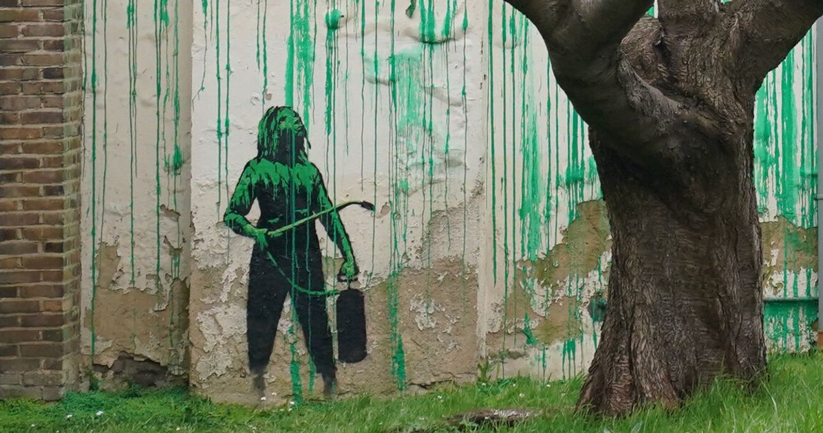 Banksy Goes Green With New Street Art That's Like An Optical Illusion