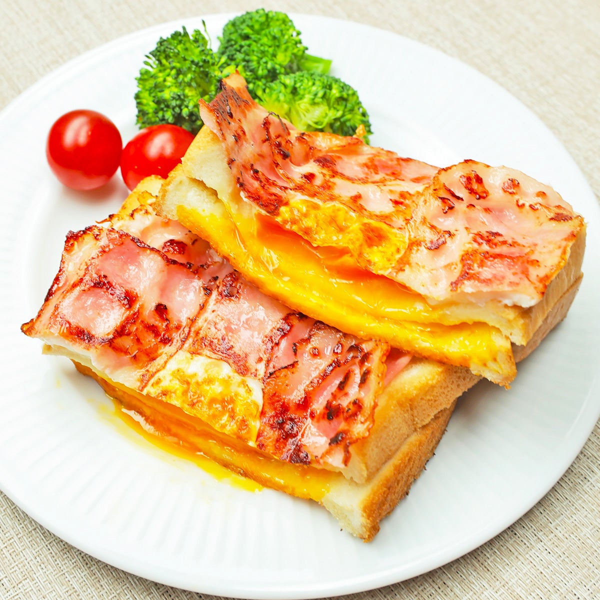 【明日の朝ごはんが楽しみになる！】すぐに作れて感激の味！トーストが最高に旨くなるアレンジレシピ3選