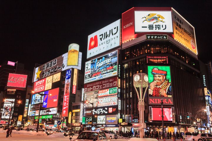 日本三大歓楽街の一つといわれる、すすきの。道内だけでなく日本全国から多くの人が集まる