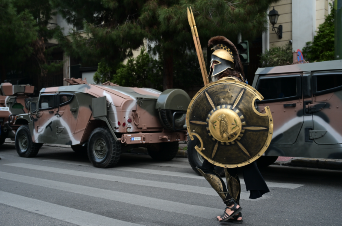 Αλλοι παρέλασαν με πιο πρωτότυπες στολές.