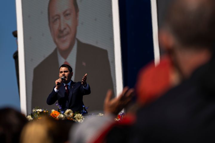 O υποψήφιος δήμαρχος του AKP στην Κωνσταντινούπολη Murat Kurum Ο Ερντογάν προσπαθεί να κερδίσει τις πόλεις κλειδιά για τη διατήρηση της εξουσίας του.