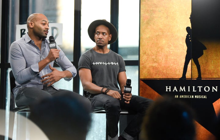 Die Schauspieler Brandon Victor Dixon (links) und Brian Terrell Clark diskutieren über das Broadway-Musical "Hamilton" In den AOL Studios im Jahr 2017 in New York.