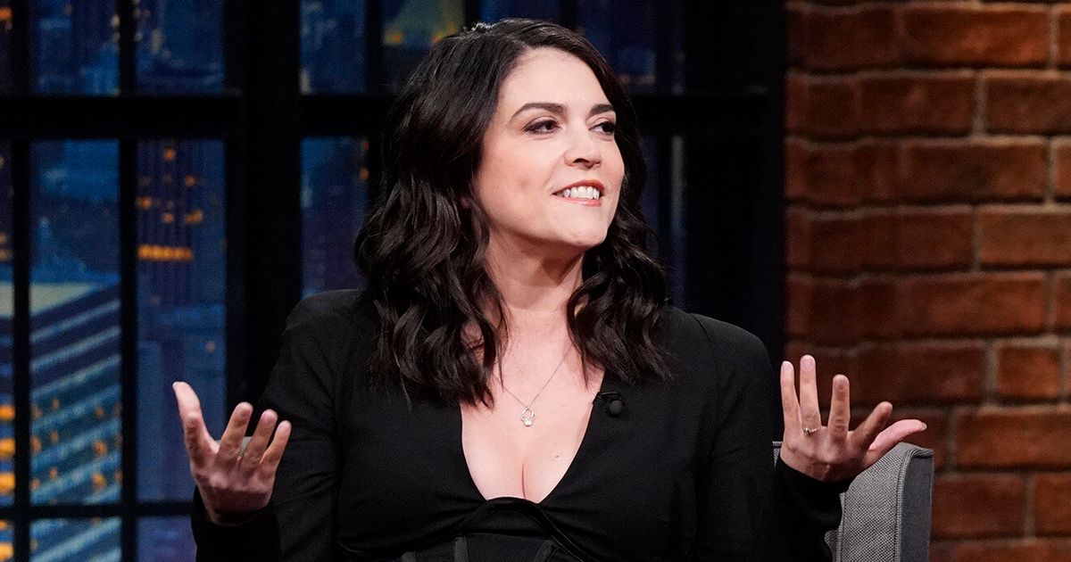 'SNL' Alum Cecily Strong Explains How Her Partner's Proposal Was Thwarted By A Text