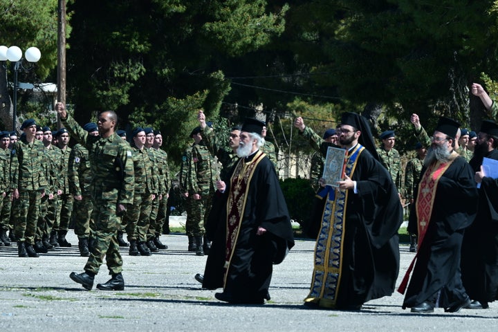 Ορκωμοσία του προέδρου του ΣΥΡΙΖΑ - Προοδευτική Συμμαχία Στέφανου Κασσελάκη στο Κέντρο Εκπαίδευσης Πυροβολικού στην Θήβα, Παρασκευή 29 Μαρτίου 2024. Ο Στέφανος Κασσελάκης παρουσιάστηκε στο στρατό στις 15 Μαρτίου, προκειμένου να εκπληρώσει την σύντομη στρατιωτική του θητεία ως ομογενής. Η θητεία του είχε διάρκεια 20 μέρες. (ΤΑΤΙΑΝΑ ΜΠΟΛΑΡΗ/EUROKINISSI)