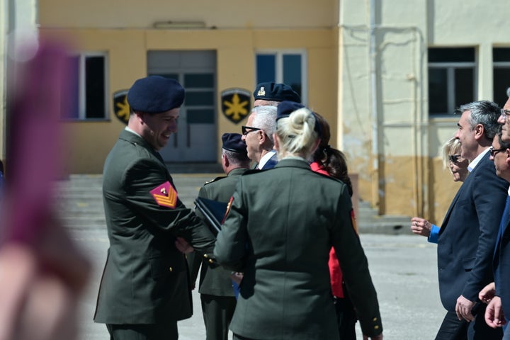 Ορκωμοσία του προέδρου του ΣΥΡΙΖΑ - Προοδευτική Συμμαχία Στέφανου Κασσελάκη στο Κέντρο Εκπαίδευσης Πυροβολικού στην Θήβα, Παρασκευή 29 Μαρτίου 2024. Ο Στέφανος Κασσελάκης παρουσιάστηκε στο στρατό στις 15 Μαρτίου, προκειμένου να εκπληρώσει την σύντομη στρατιωτική του θητεία ως ομογενής. Η θητεία του είχε διάρκεια 20 μέρες. (ΤΑΤΙΑΝΑ ΜΠΟΛΑΡΗ/EUROKINISSI)