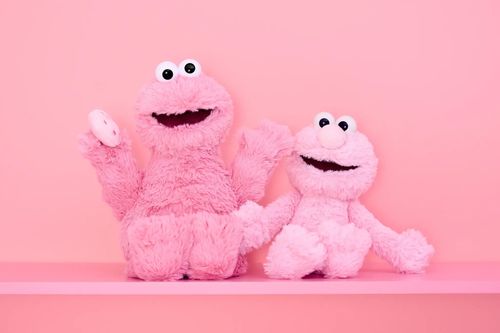 画像集】エルモやクッキーモンスターが全身ピンクに。セサミの新グッズ 