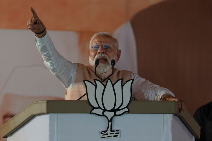 Ο Ινδός πρωθυπουργός Narendra Modi μιλάει σε μια προεκλογική συγκέντρωση στο Meerut της Ινδίας, Κυριακή 31 Μαρτίου 2024.
