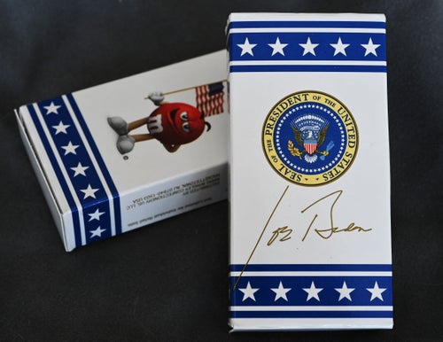 画像】アメリカ大統領専用機で配られた特別感あふれる「M&M's 画像】アメリカ大統領専用機で配られた特別感あふれる「M&M's