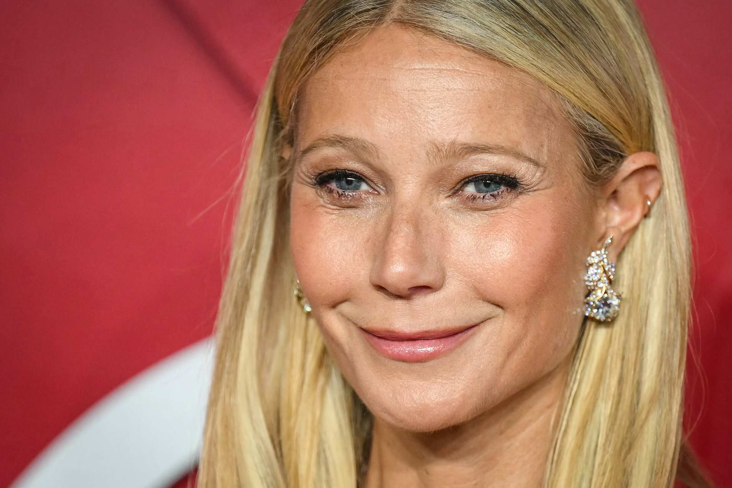 Gwyneth Paltrow Gives A 2-Word Answer On If She Would Try Polyamory
