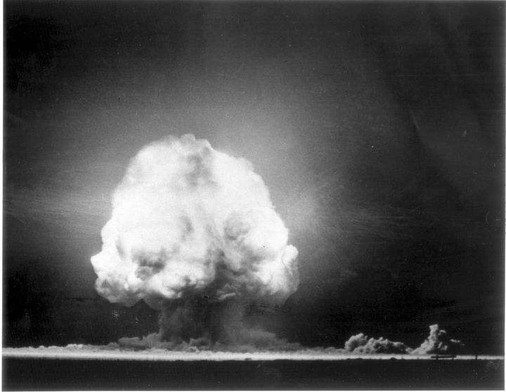 1945年7月にニューメキシコ州で行われた史上初めての原爆実験（1945年7月16日撮影）