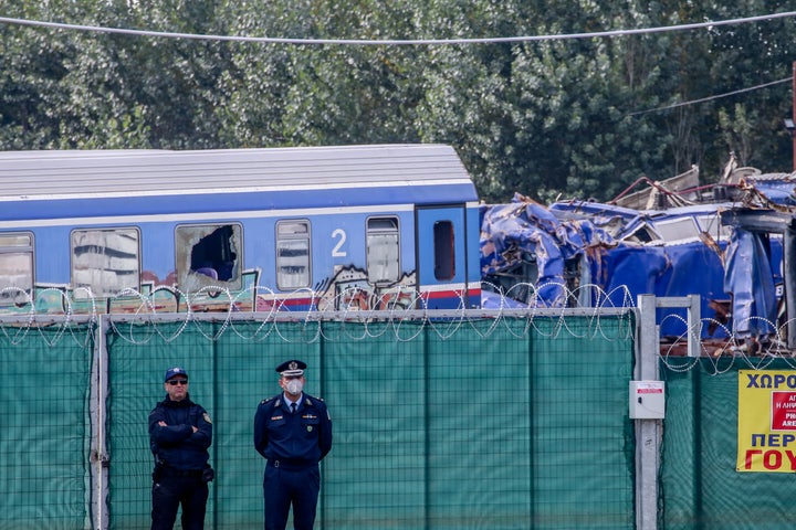 ΚΟΥΛΟΥΡΙ. Ο ΧΩΡΟΣ ΟΠΟΥ ΦΥΛΑΣΟΝΤΑΙ ΤΑ ΒΑΓΟΝΙΑ ΑΠΟ ΤΗΝ ΣΥΓΚΡΟΥΣΗ ΤΩΝ ΤΡΕΝΩΝ ΣΤΑ ΤΕΜΠΗ, ΕΜΠΕΙΡΟΓΝΩΜΟΝΕΣ ΑΝΑΖΗΤΟΥΝ ΣΤΟΙΧΕΙΑ. Σάββατο 18 Νοεμβρίου 2023 (ΛΕΩΝΙΔΑΣ ΤΖΕΚΑΣ / EUROKINISSI)