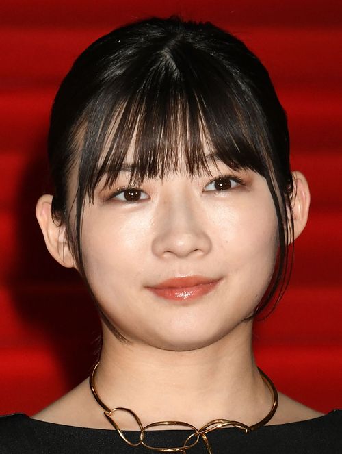 伊藤沙莉さん、「2人の兄」を紹介。さらに姉も登場し、仲良しぶりに反響広がる | ハフポスト アートとカルチャー