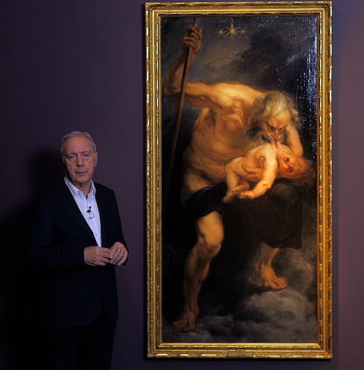 Ο καθ. Νικόλαος Χρ. Σταμπολίδης δίπλα στο έργο του Peter Paul Rubens από την έκθεση «ΝοΗΜΑΤΑ»