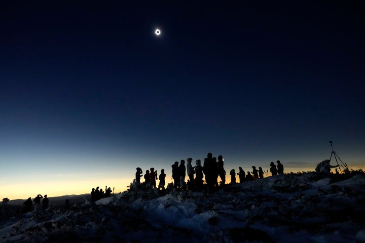 Total Solar Eclipse Races Across North America | HuffPost Impact