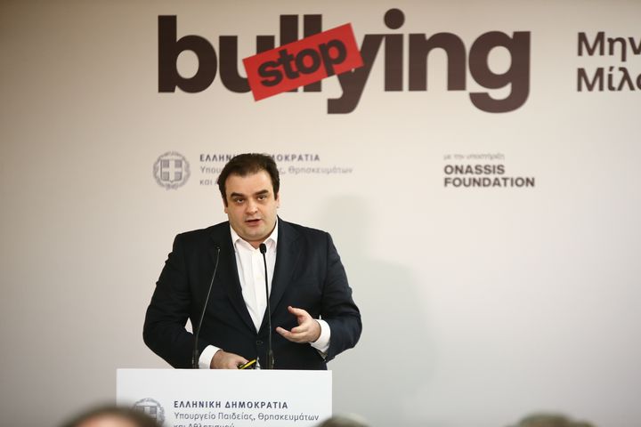 Ο Κυριάκος Πιερρακάκης παρουσίασε τα μέτρα για την αντιμετώπιση του ενδοσχολικού εκφοβισμού