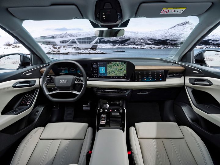 Thanks to the newly developed electronic architecture E3 1.2, customers experience digitalization in the vehicle more directly than ever before.