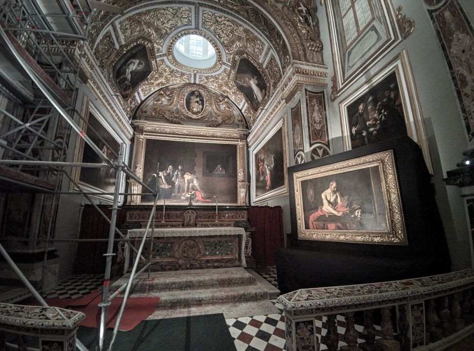 Οι πίνακες του σπουδαίου Ιταλού ζωγραφού Καραβάτζιο φιλοξενούνται σε ειδική αίθουσα.