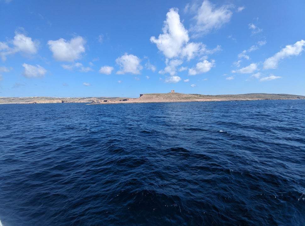 Το ακατοίκητο νησάκι Κομίνο με την παραλία Blue Lagoon, που το καλοκαίρι συγκεντρώνει καθημερινά πάνω από 4.000 επισκέπτες.