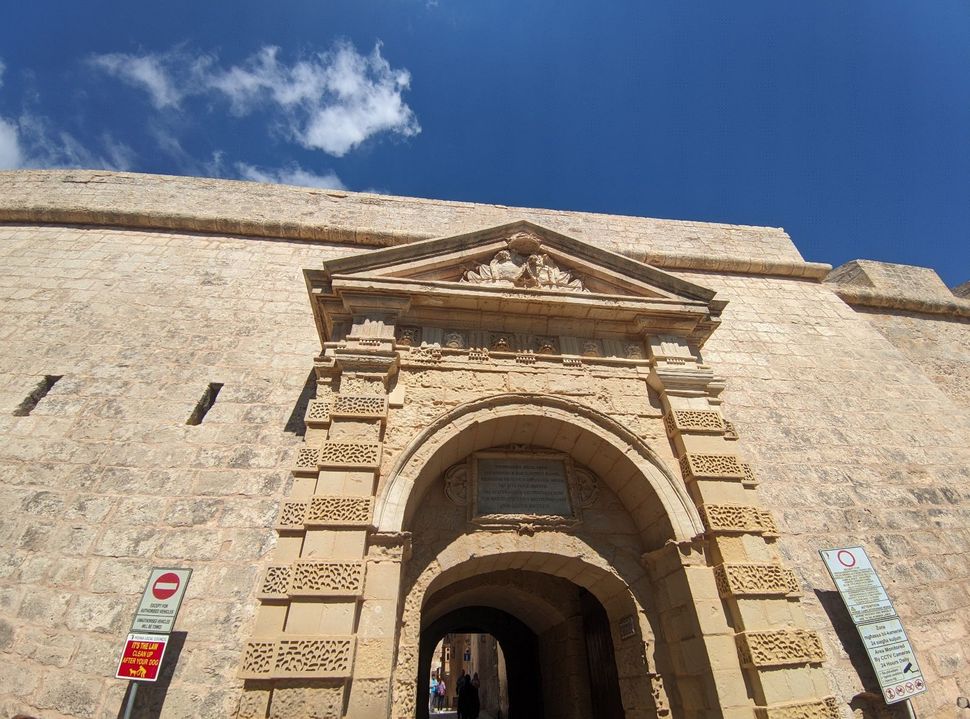 Η «Πύλη των Ελλήνων» στην Μντίνα.